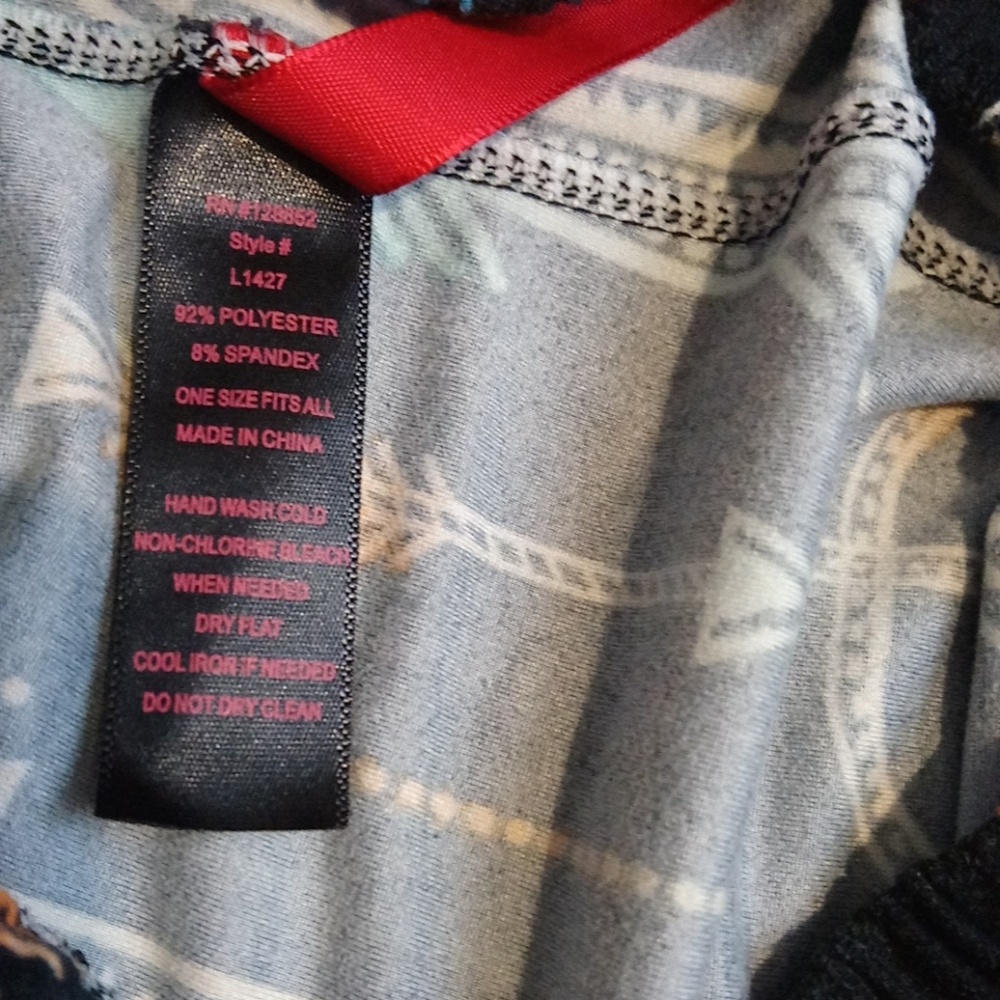 Hot Kiss Bow and Arrow Printed Leggings - Picture 6 of 8
